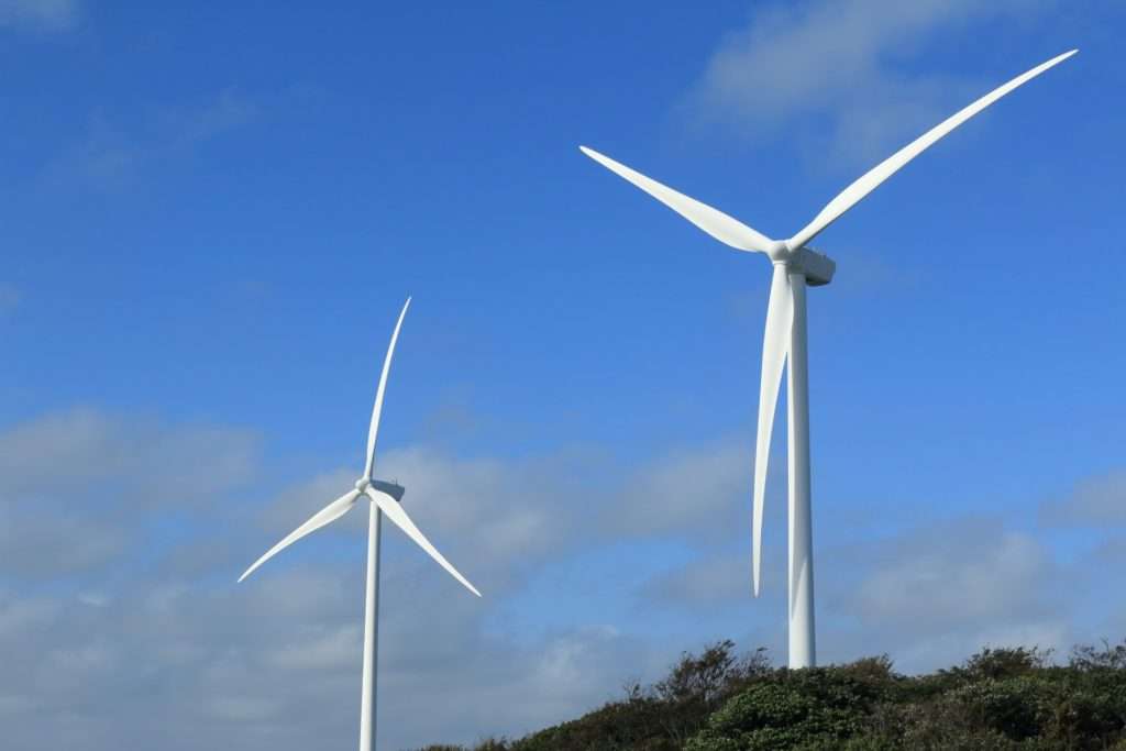 磐田ウィンドファームの風車（天竜川河口）